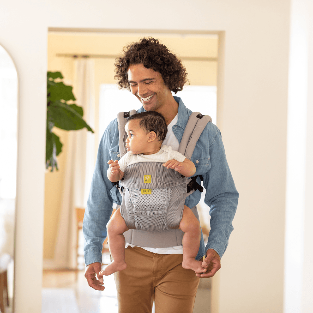 Airflow top baby carrier